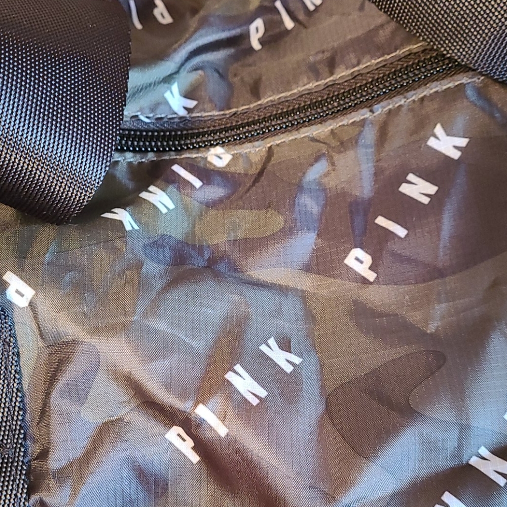 BRAND NEW PINK VS Duffle Bag - Picture 6 of 11